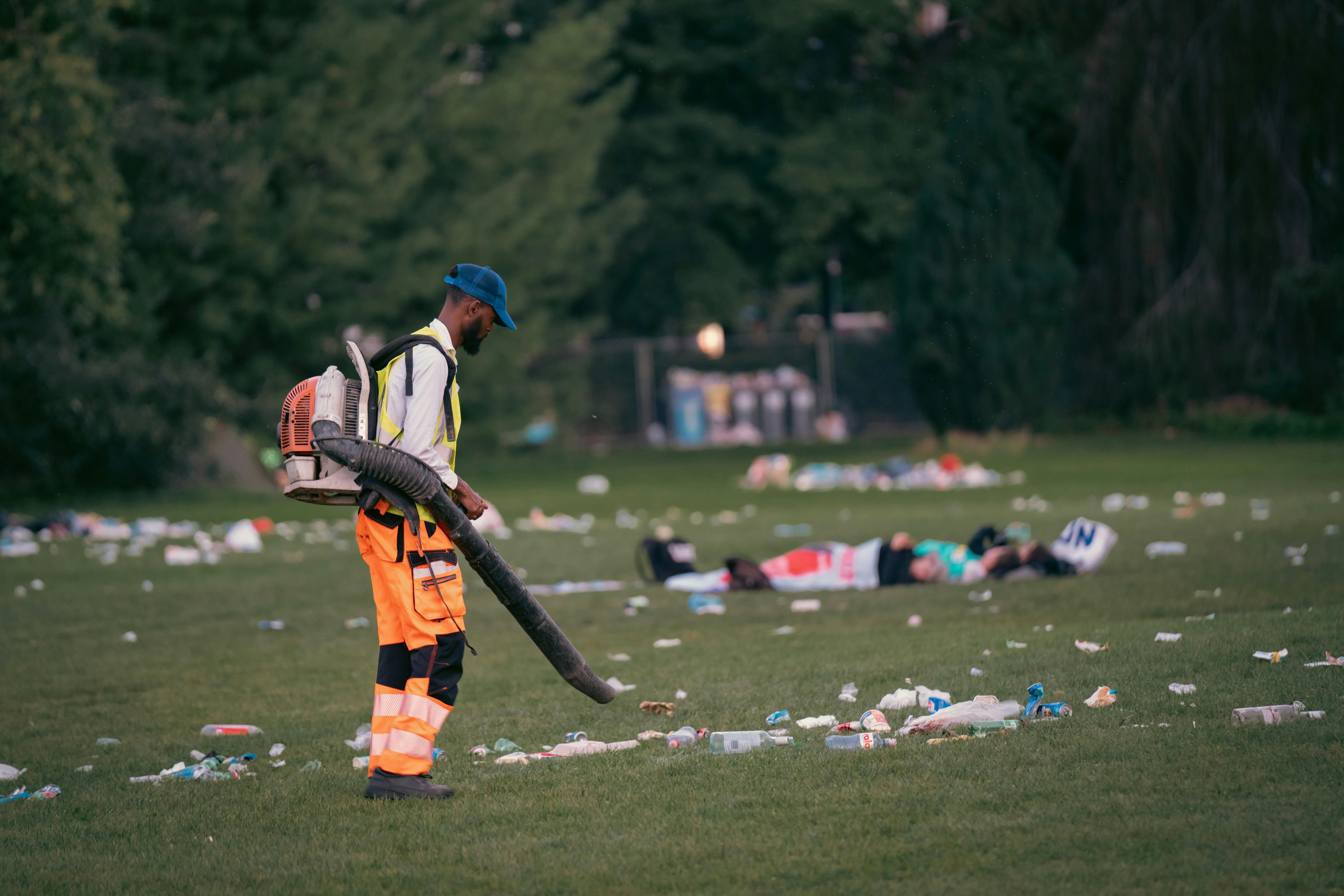 Welke bladblazer past bij jouw tuin: accu, elektrisch of benzine?